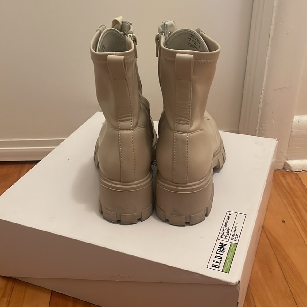 Spring boots - Picture 4 of 4